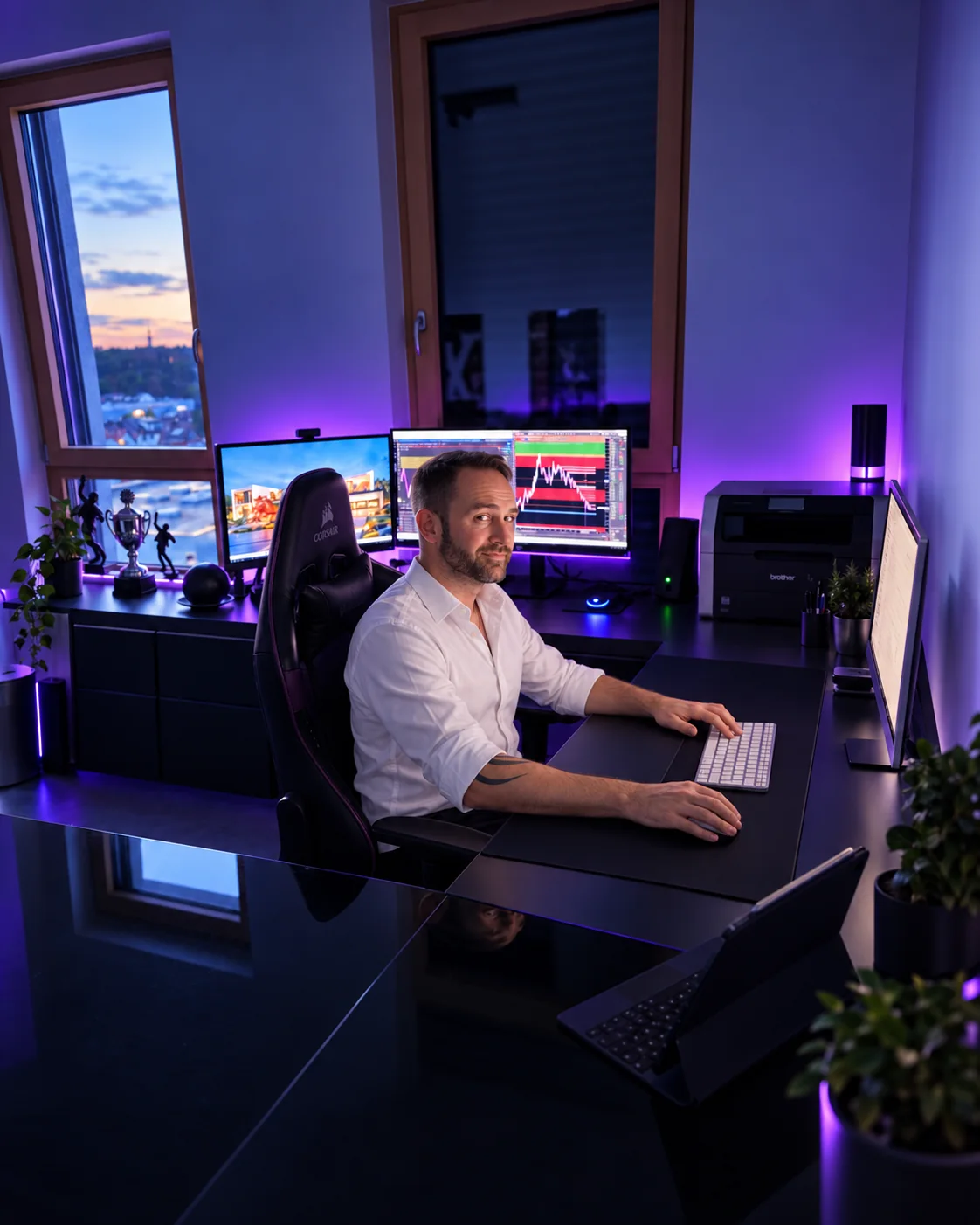 Marcel Erlewein an seinem digitalen Arbeitsplatz